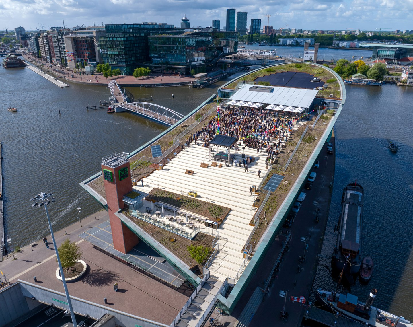 dakplein NEMO vanuit de lucht (1).jpg