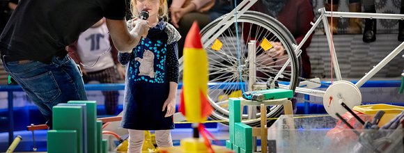 Kettingreactie 2018 - meisje veraf - foto DigiDaan - NEMO Science Museum